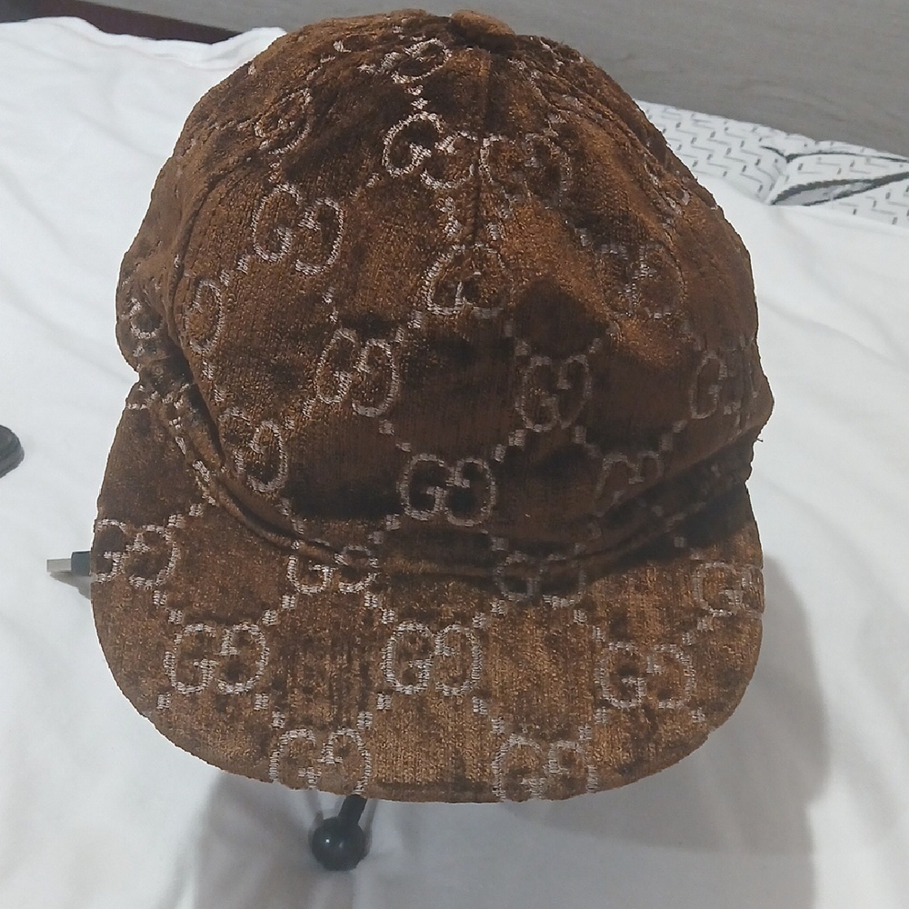 Gucci Velvet Cap in Rich Brown